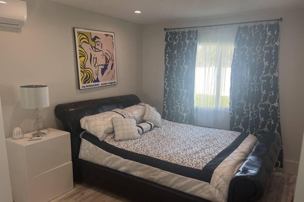Photo of Bedroom in West Hills