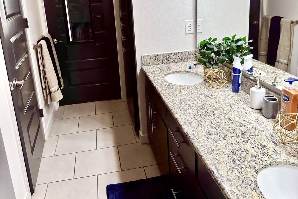 Photo of Bathroom in Warner Center