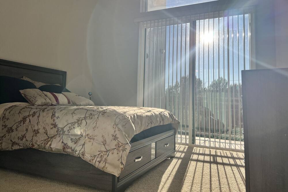 Photo of Bedroom in Warner Center