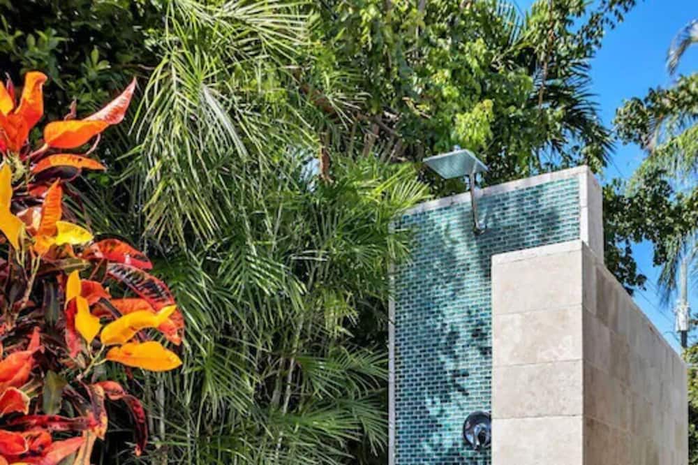 Photo of Outdoor in Dolphin Isles