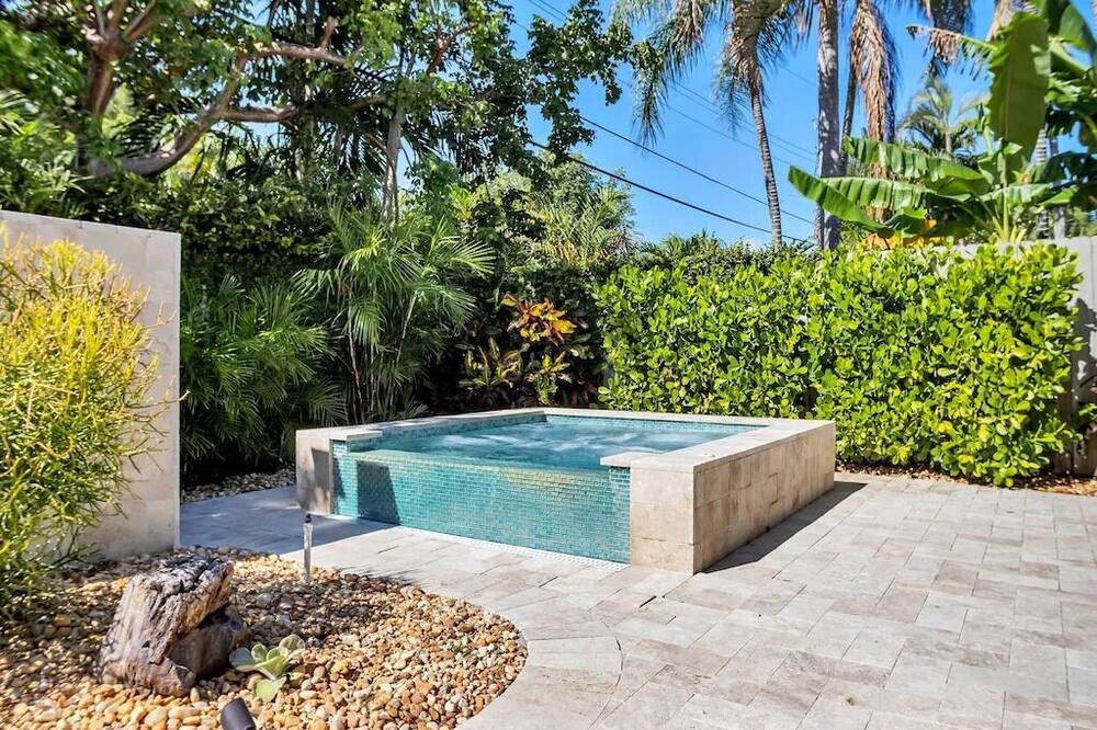Photo of Outdoor in Dolphin Isles