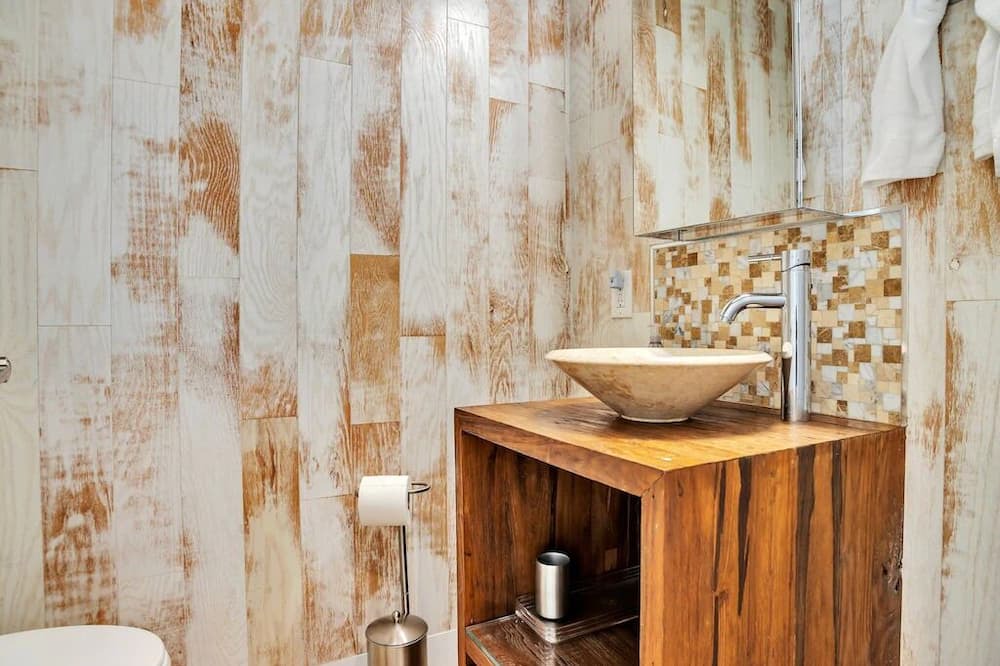Photo of Bathroom in Dolphin Isles