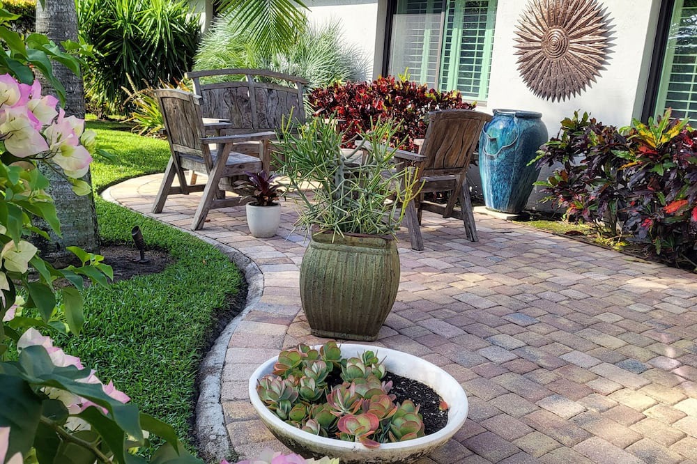 Photo of Outdoor in Dolphin Isles
