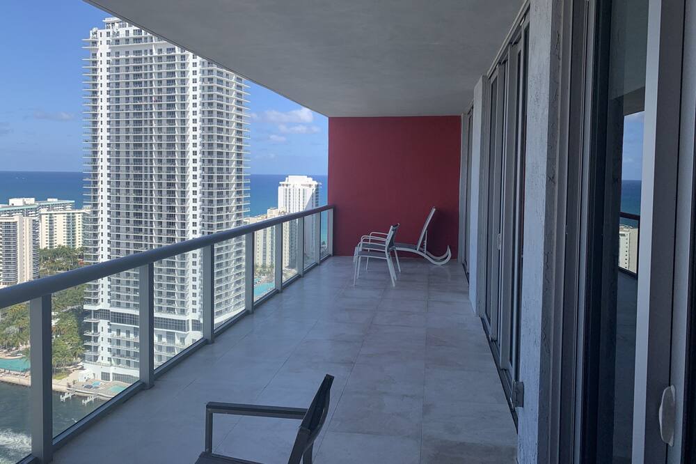 Photo of Outdoor in Hallandale Beach