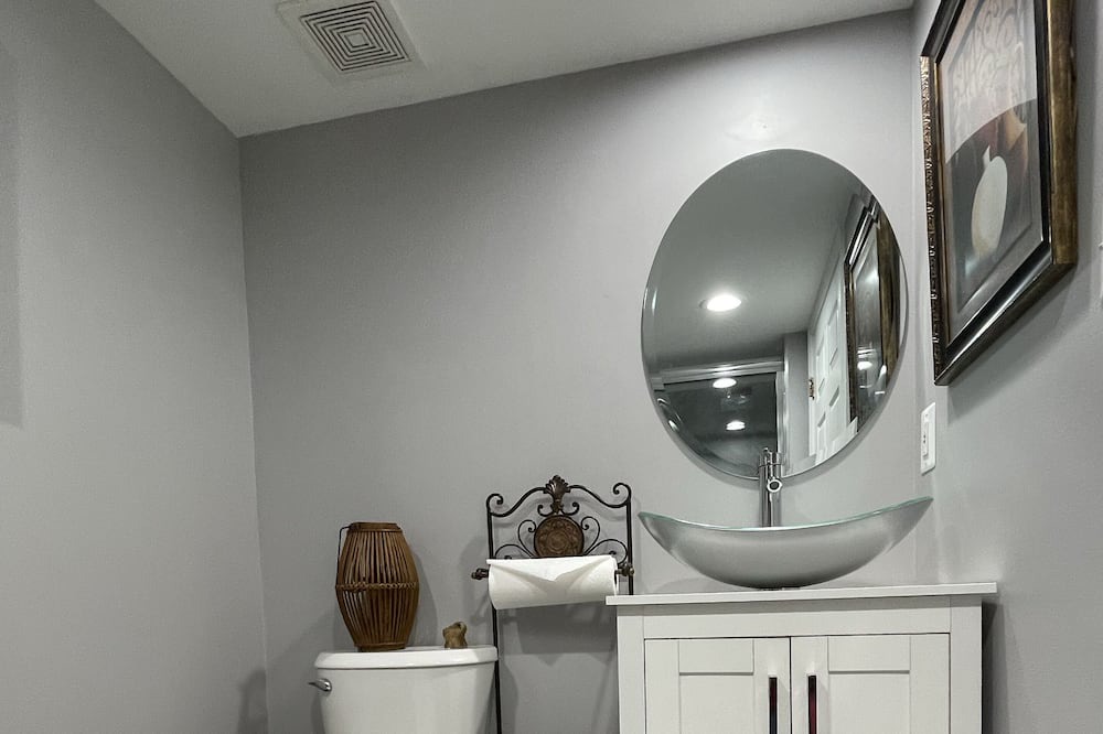Photo of Bathroom in George Washington