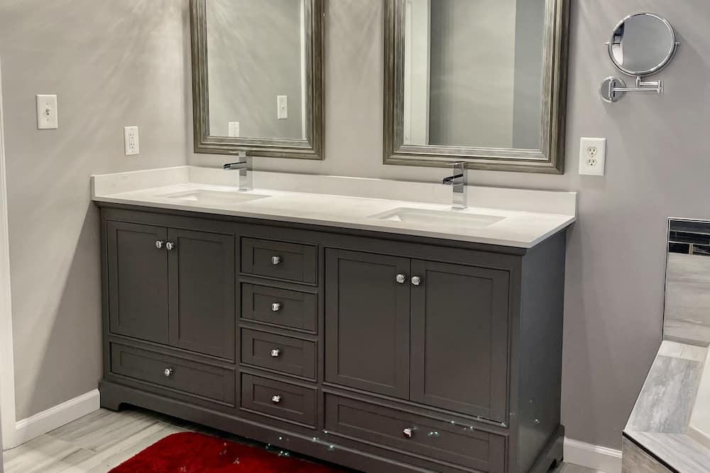 Photo of Bathroom in George Washington