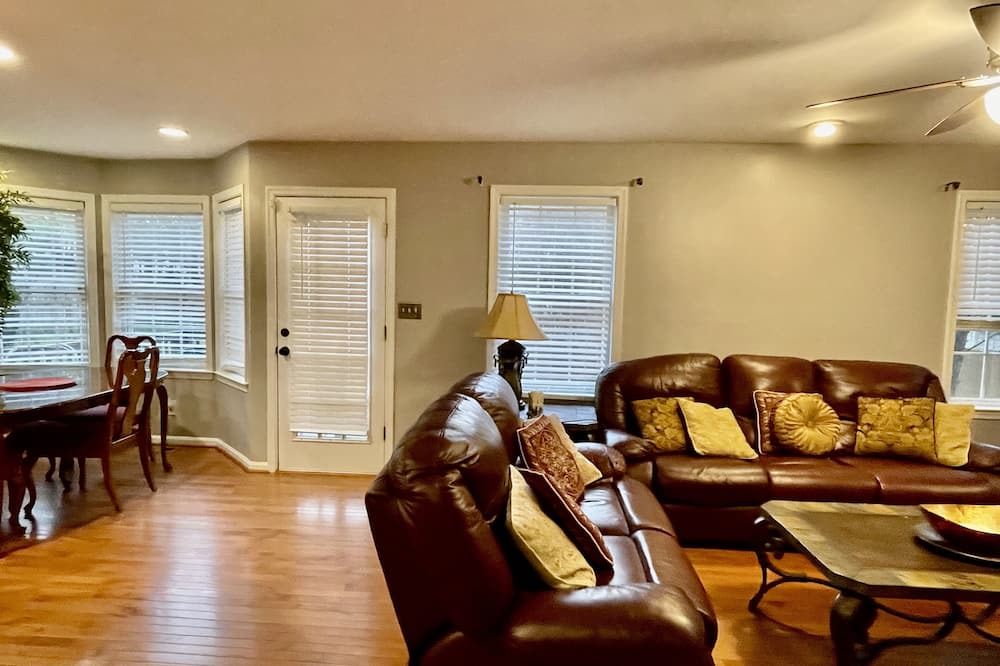 Photo of Bedroom in George Washington