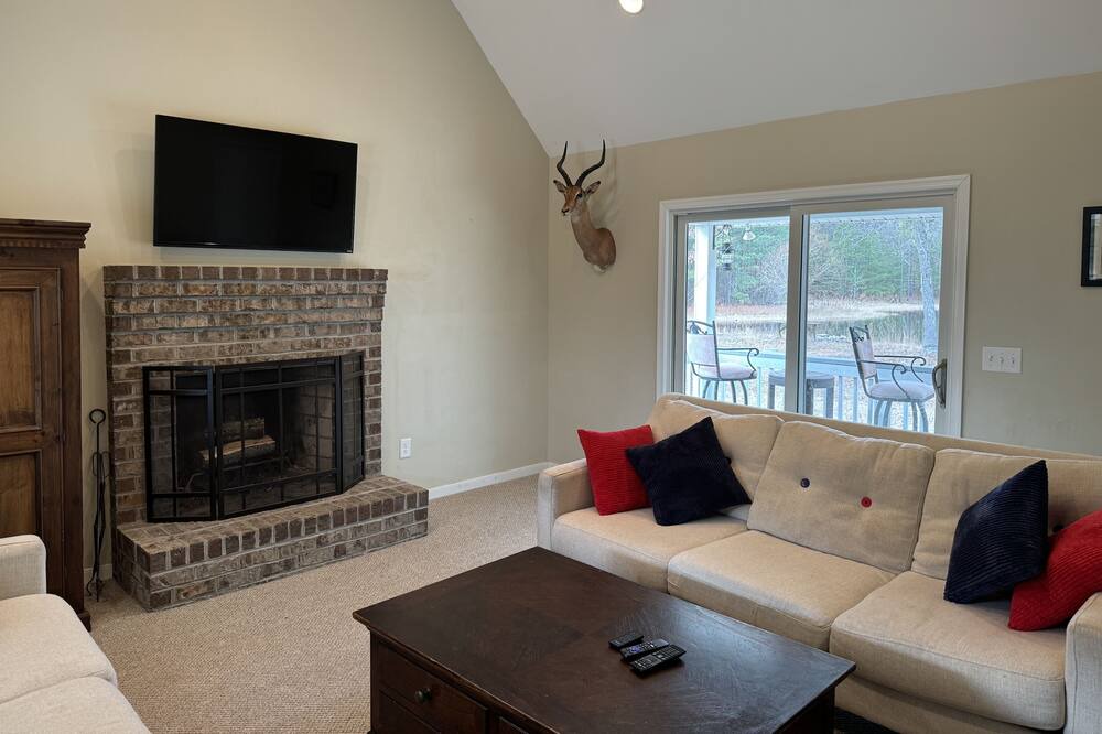 Photo of Livingroom in Ruther Glen