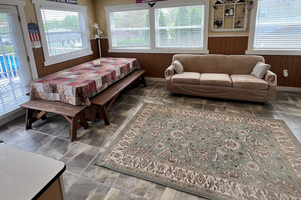 Photo of Livingroom in Earlville