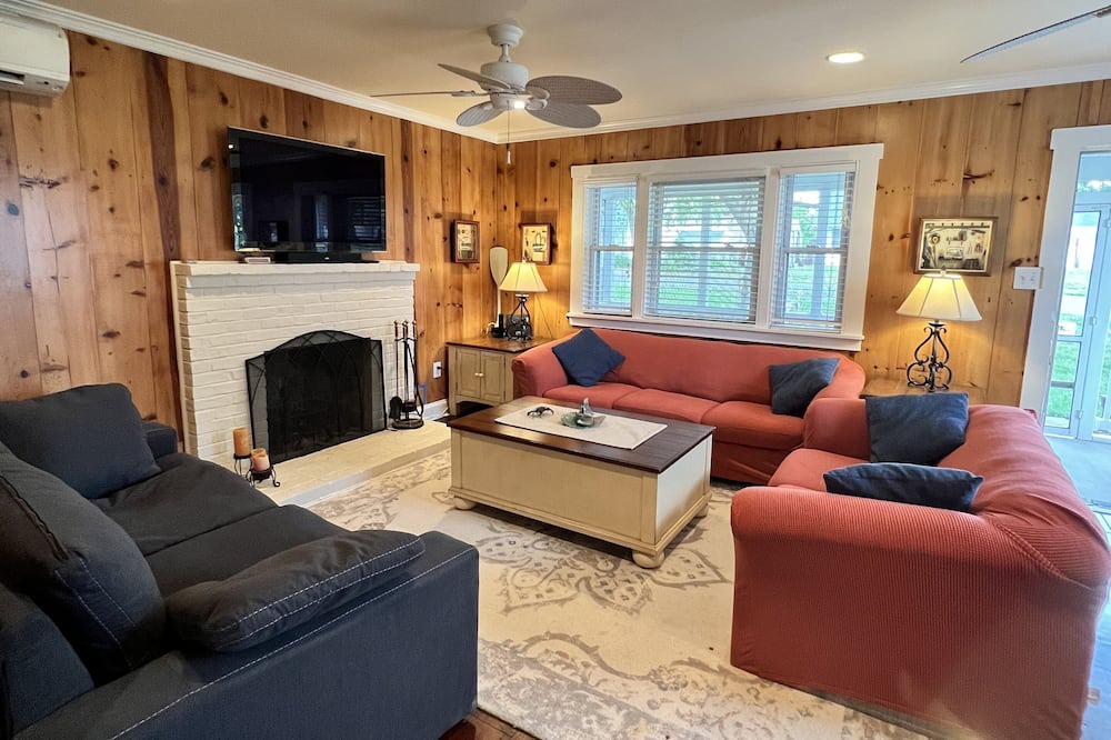 Photo of Livingroom in Earlville