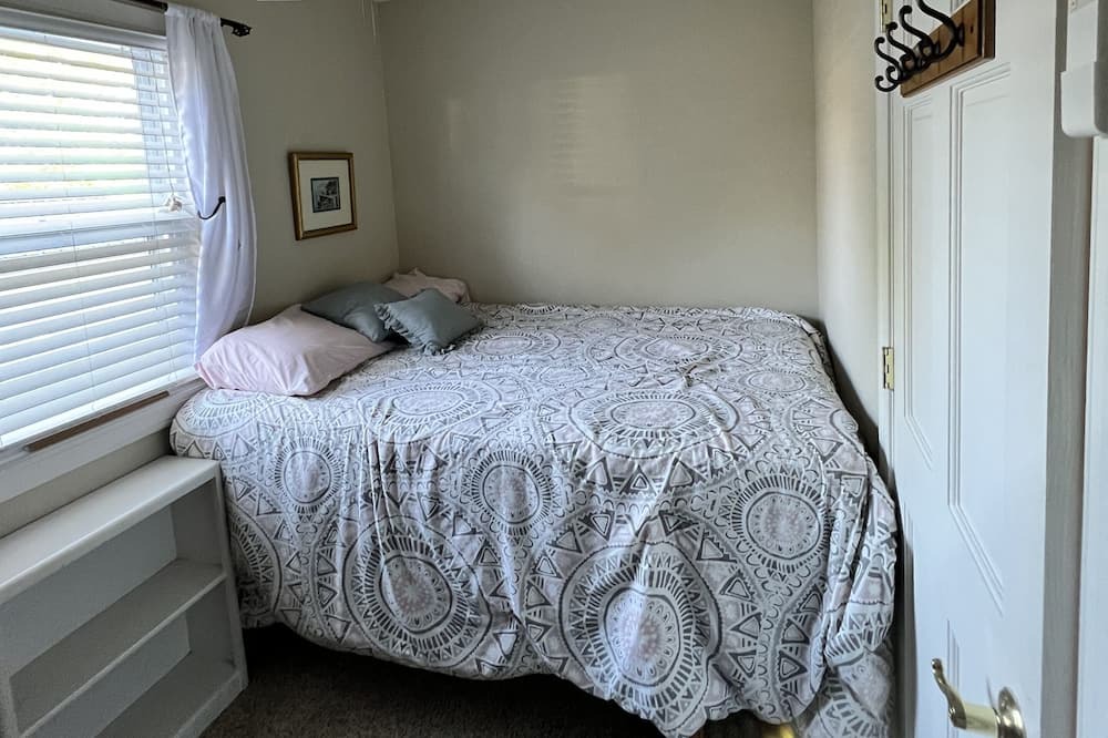 Photo of Bedroom in Earlville