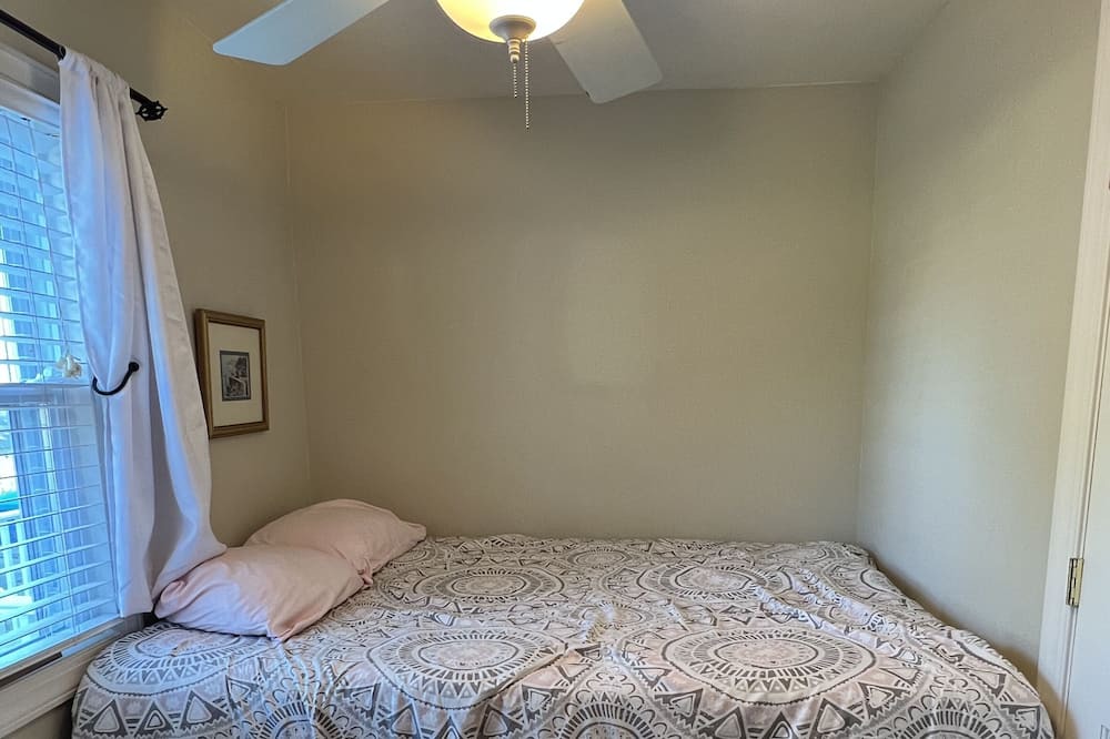 Photo of Bedroom in Earlville