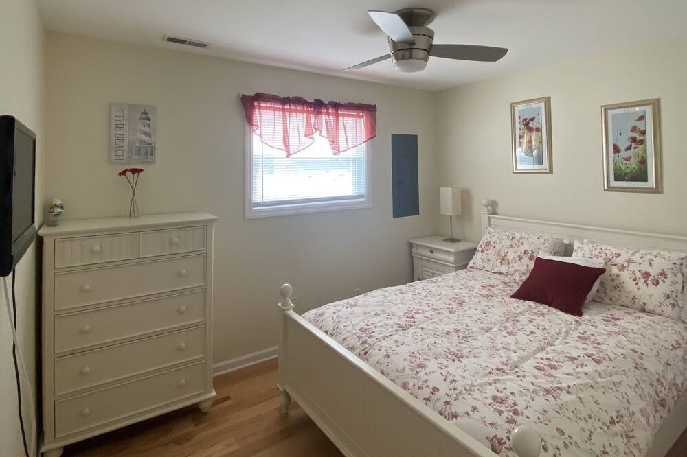 Photo of Bedroom in Village Green