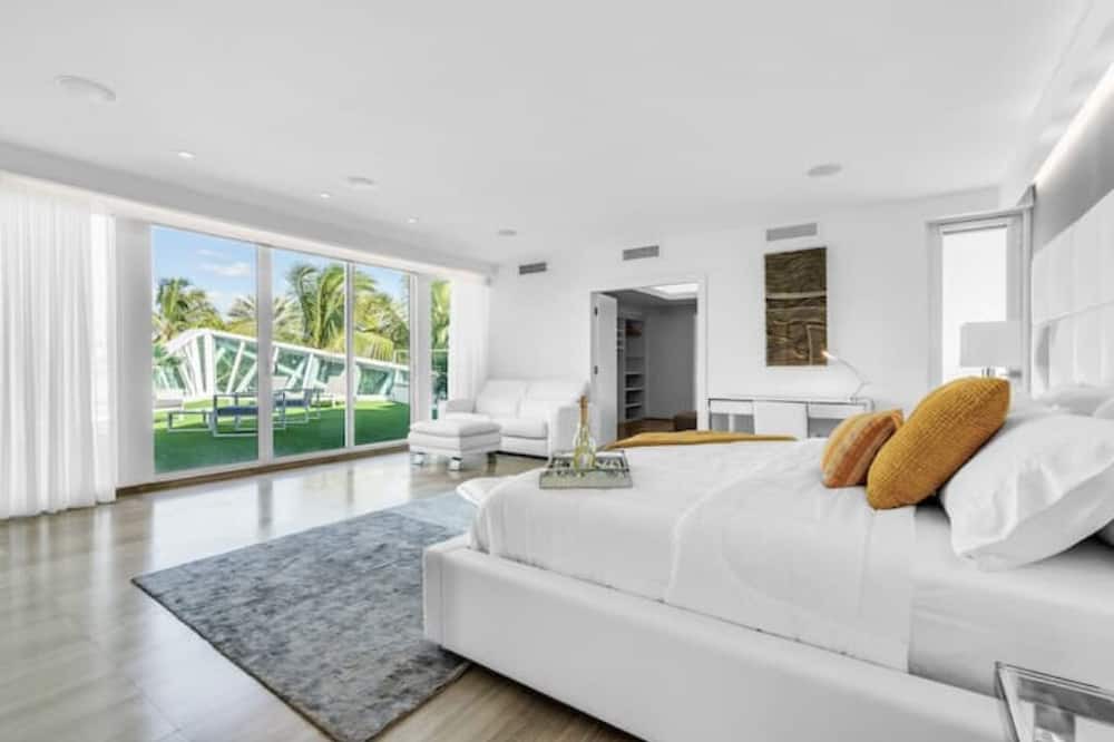 Photo of Livingroom in Golden Beach