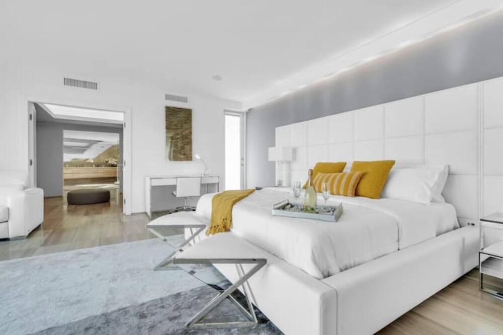 Photo of Bedroom in Golden Beach
