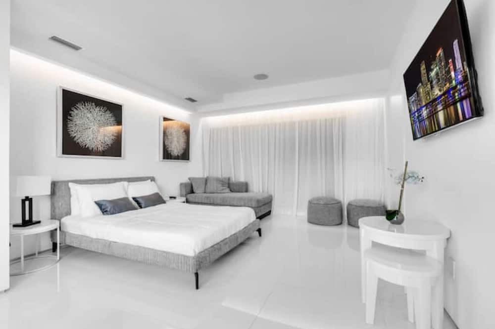 Photo of Bedroom in Golden Beach