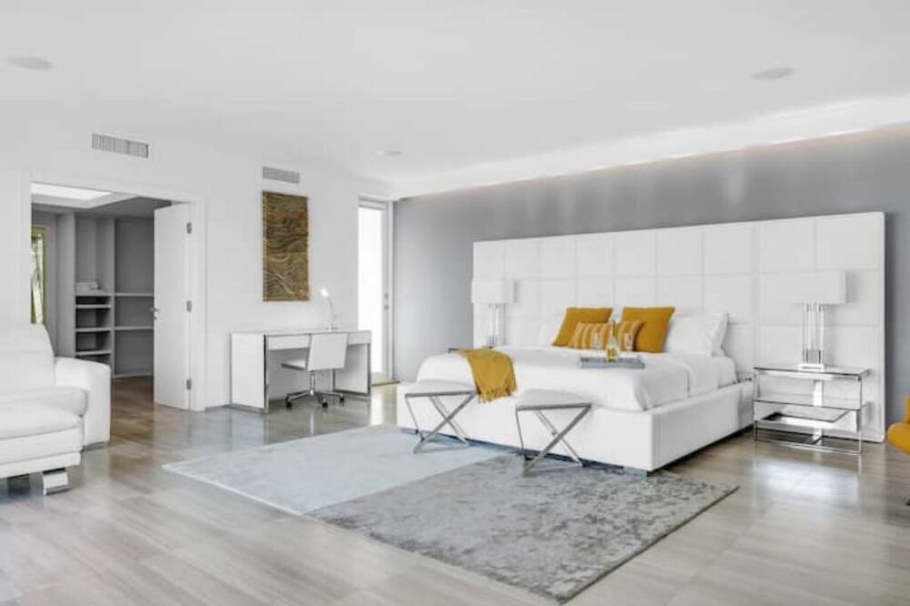 Photo of Bedroom in Golden Beach