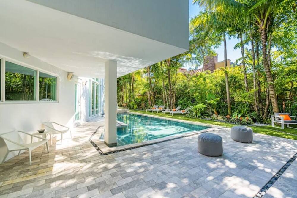 Photo of Outdoor in Golden Beach
