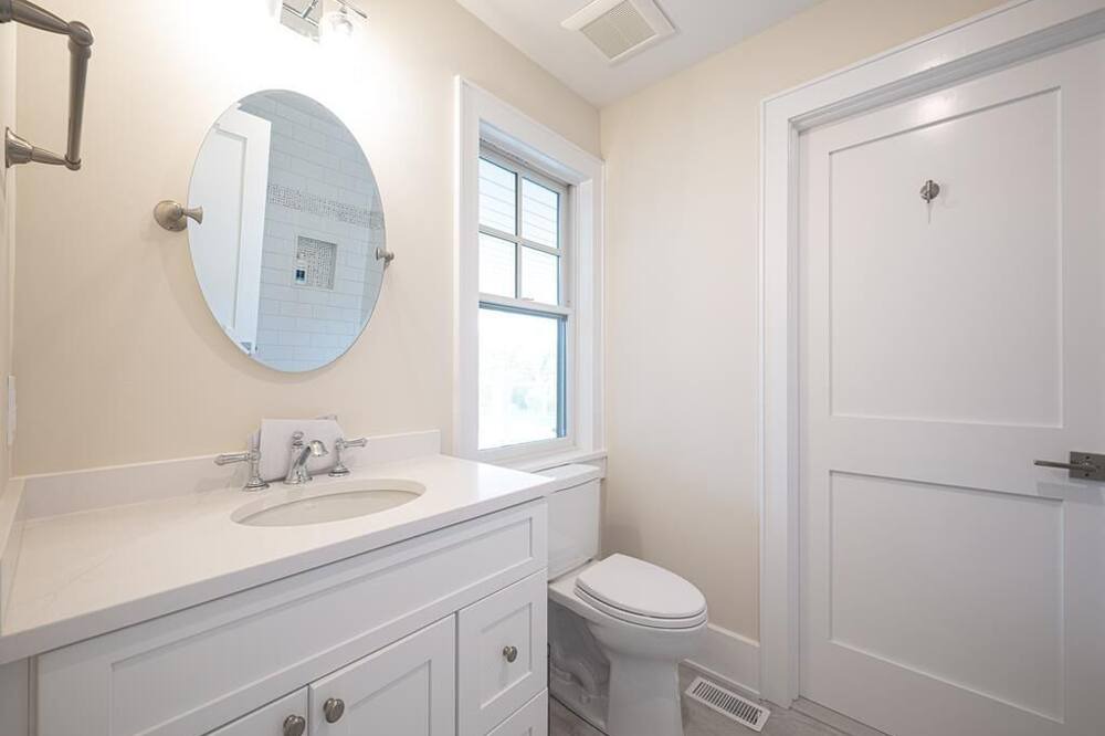 Photo of Bathroom in Admiral Estates