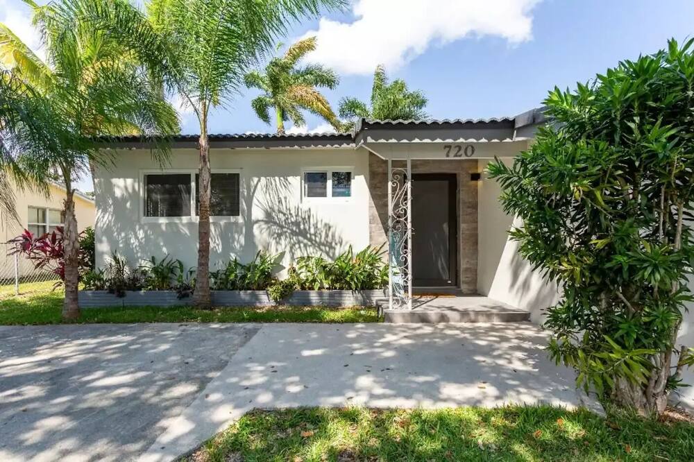 Photo of Outdoor in Hallandale Beach