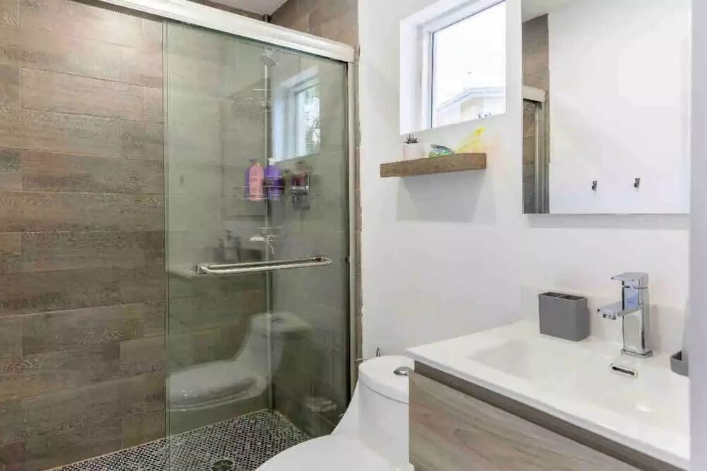 Photo of Bathroom in Hallandale Beach