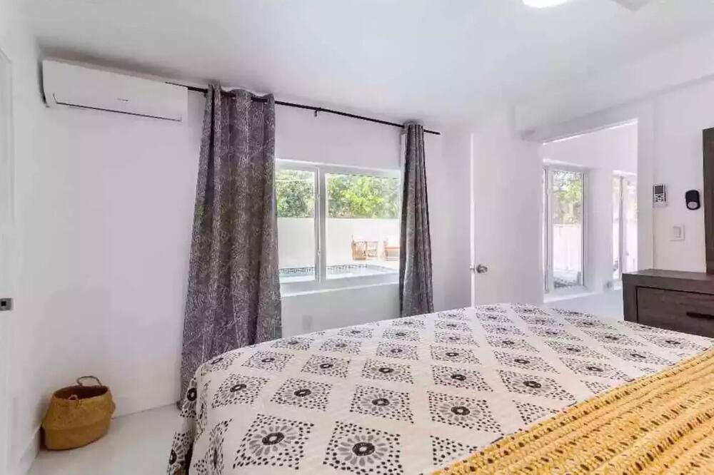 Photo of Bedroom in Hallandale Beach