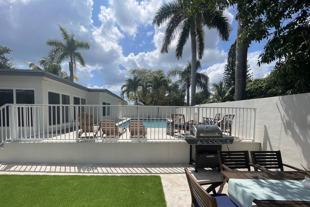 Photo of Outdoor in Hallandale Beach