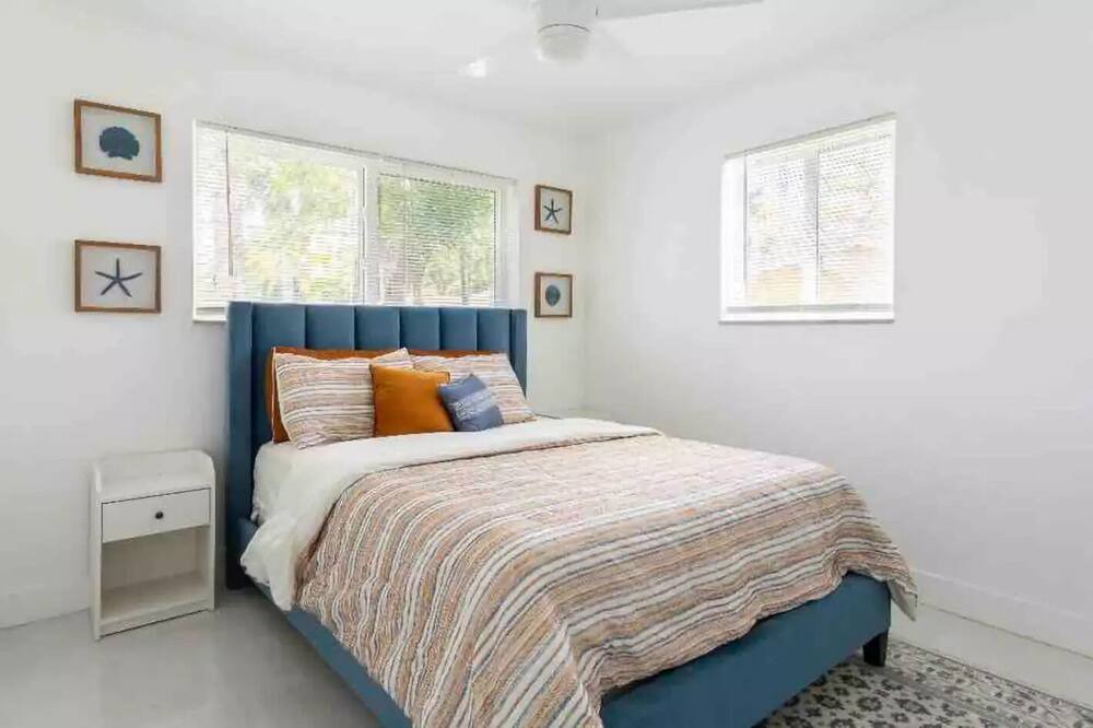Photo of Bedroom in Hallandale Beach