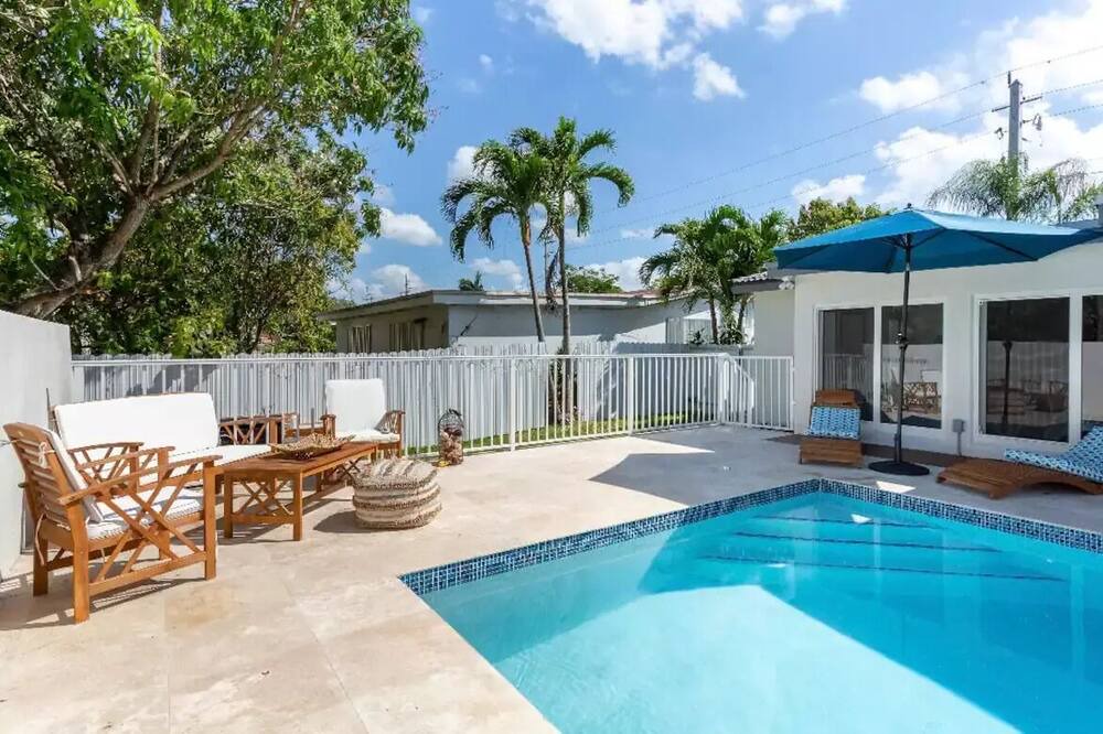 Photo of Outdoor in Hallandale Beach