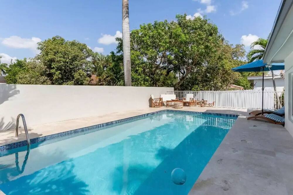 Photo of Outdoor in Hallandale Beach