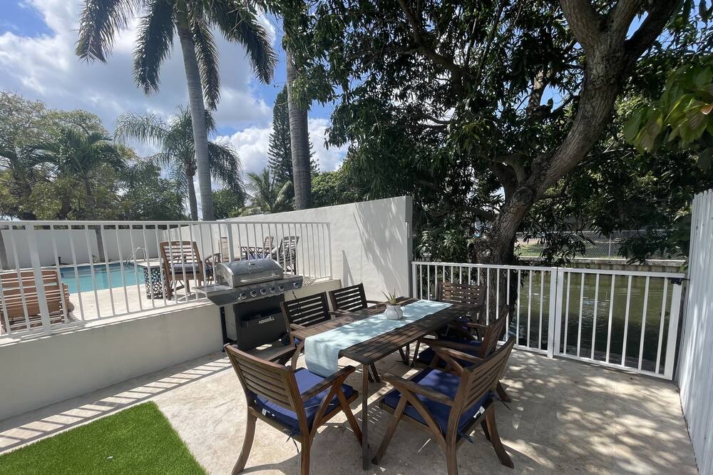 Photo of Outdoor in Hallandale Beach