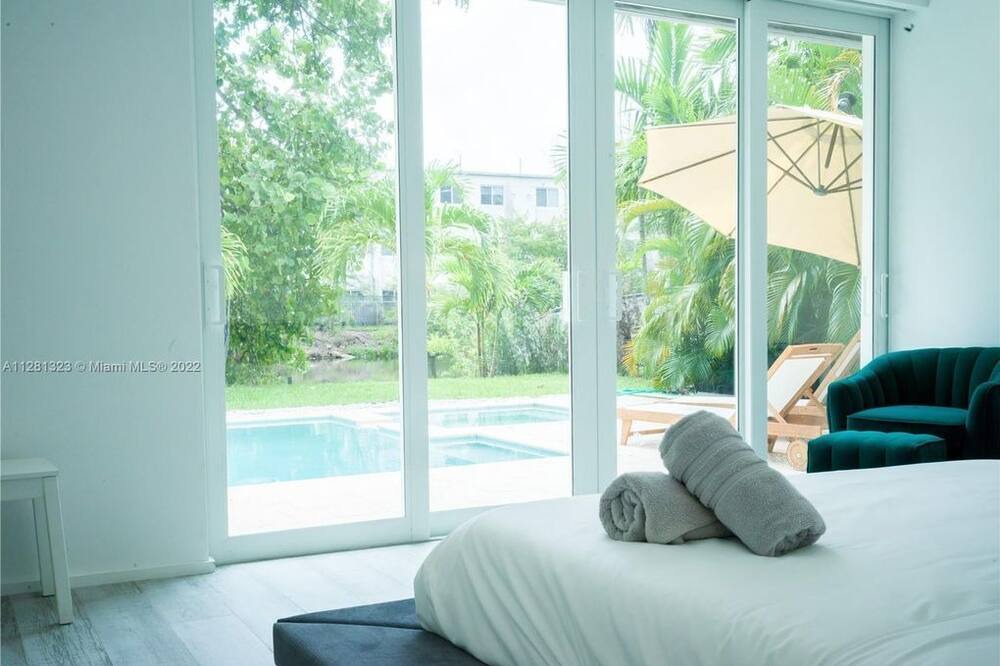 Photo of Others in North Miami