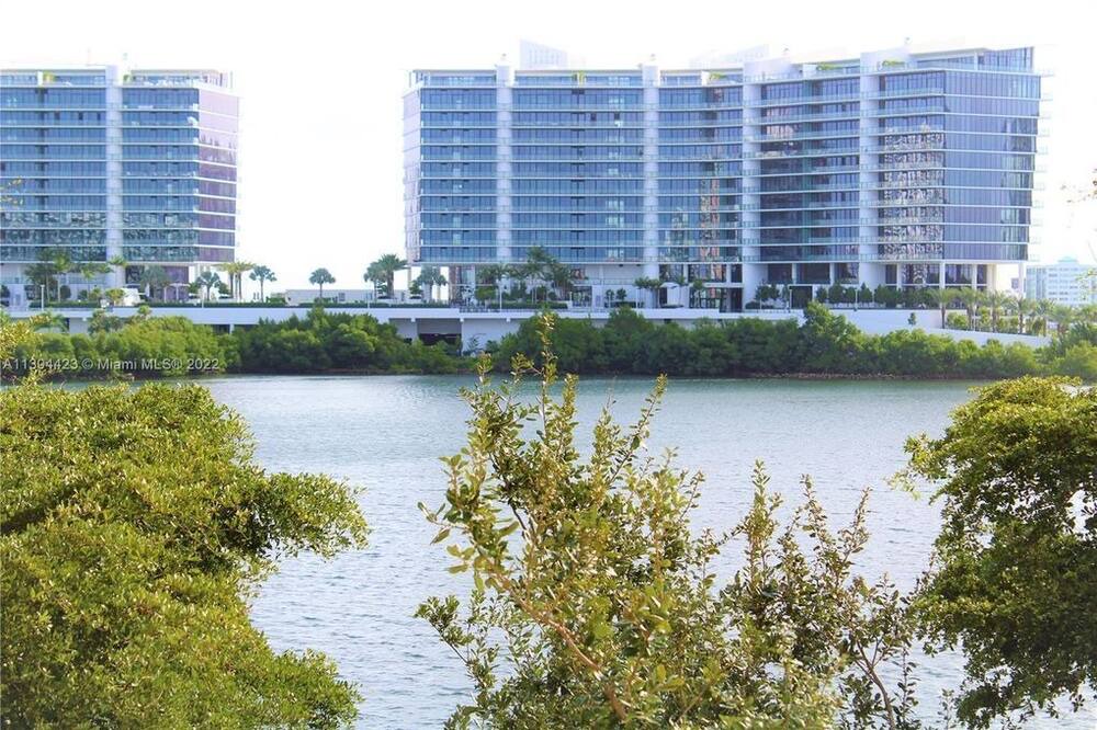 Photo of Others in Aventura