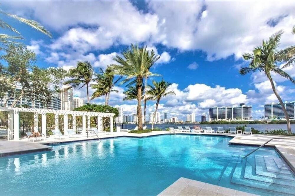 Photo of Others in Aventura