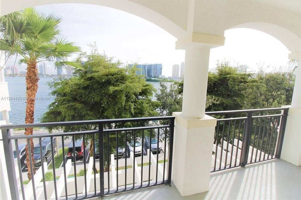 Photo of Others in Aventura