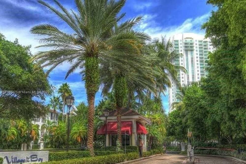 Photo of Others in Aventura