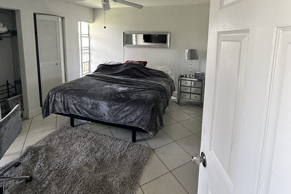 Photo of Bedroom in Coral Springs
