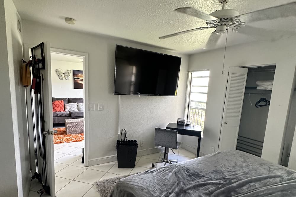 Photo of Bedroom in Coral Springs