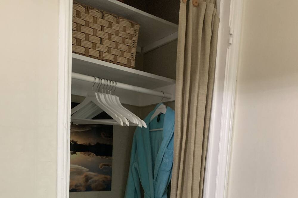 Photo of Bedroom in Hollywood Lakes