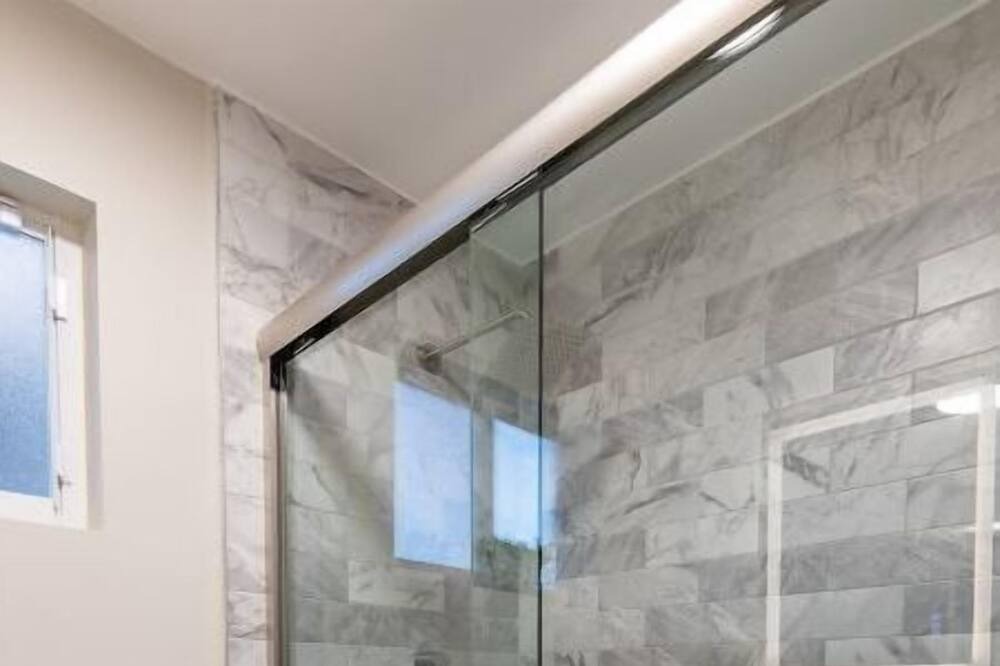 Photo of Bathroom in Garden Isles