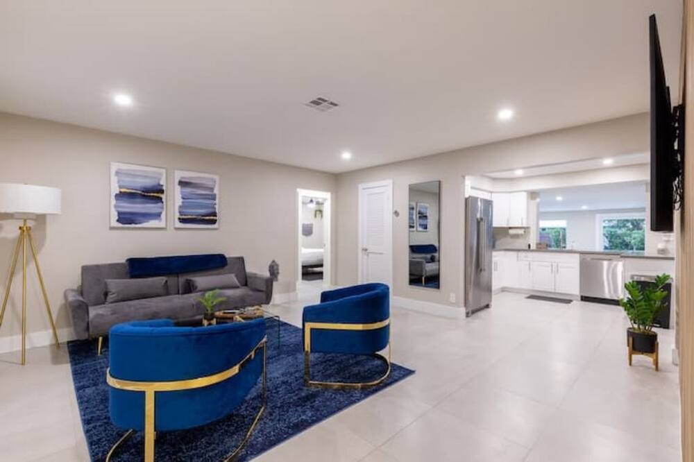 Photo of Livingroom in Garden Isles