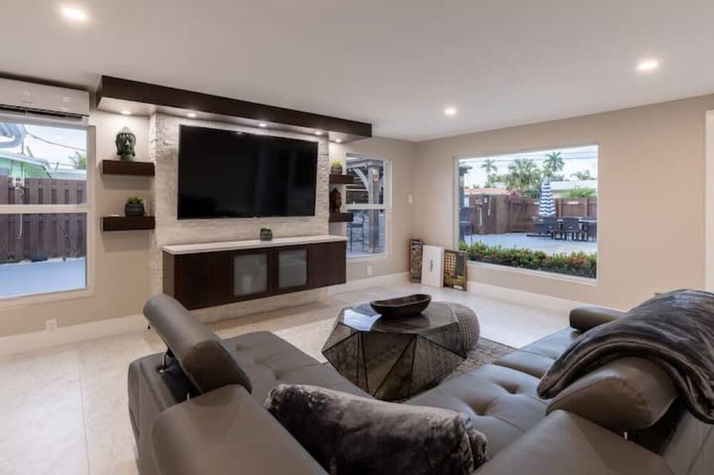 Photo of Livingroom in Garden Isles