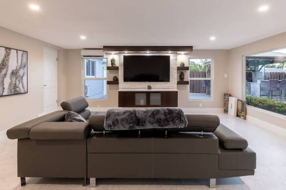 Photo of Livingroom in Garden Isles