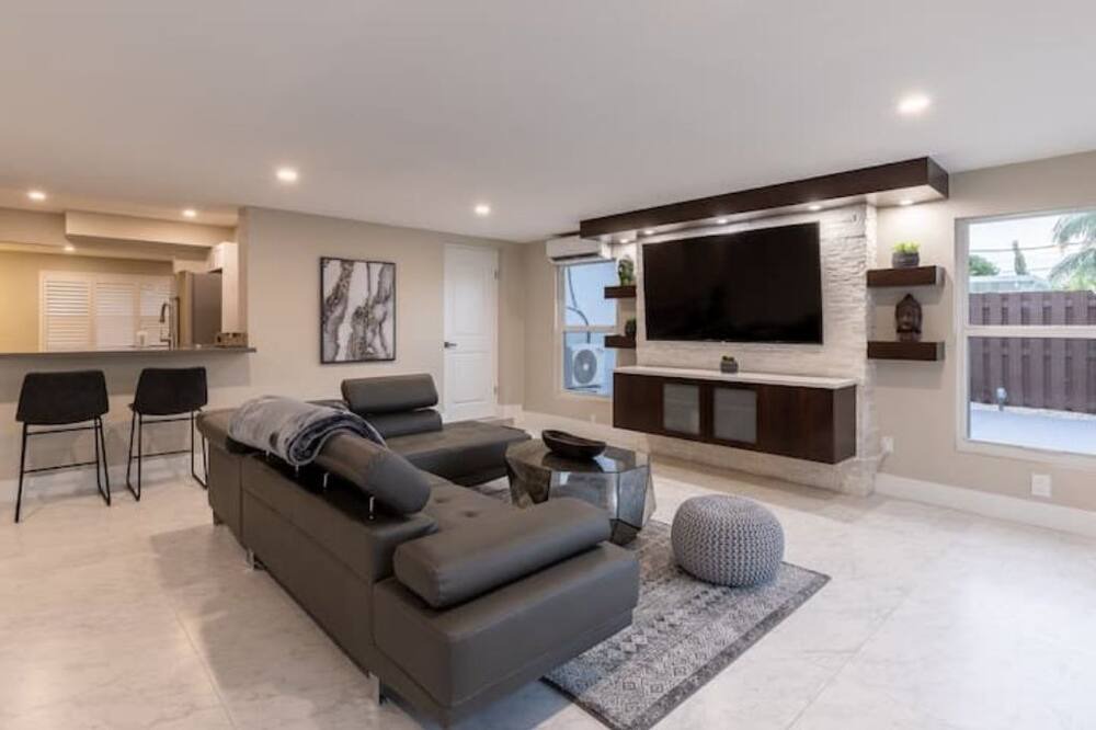 Photo of Livingroom in Garden Isles