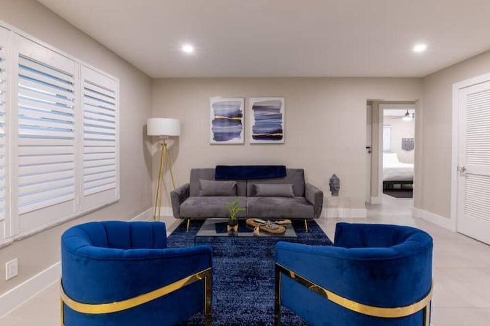 Photo of Livingroom in Garden Isles