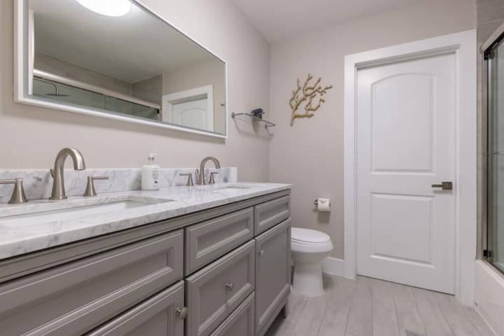 Photo of Bathroom in Garden Isles