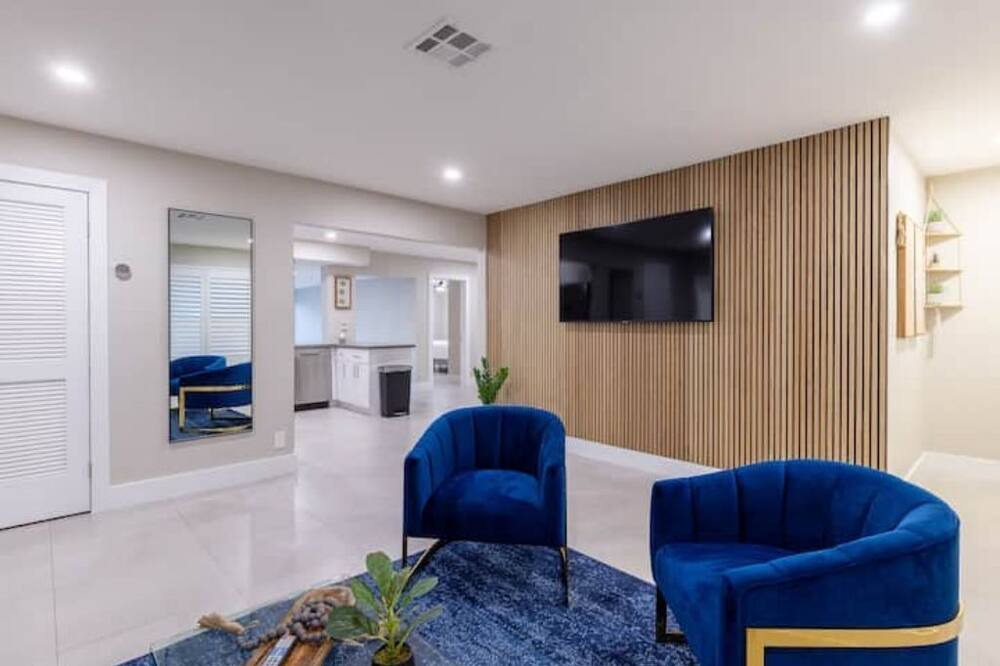 Photo of Livingroom in Garden Isles