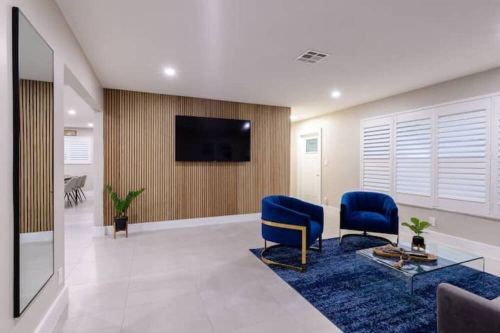 Photo of Livingroom in Garden Isles