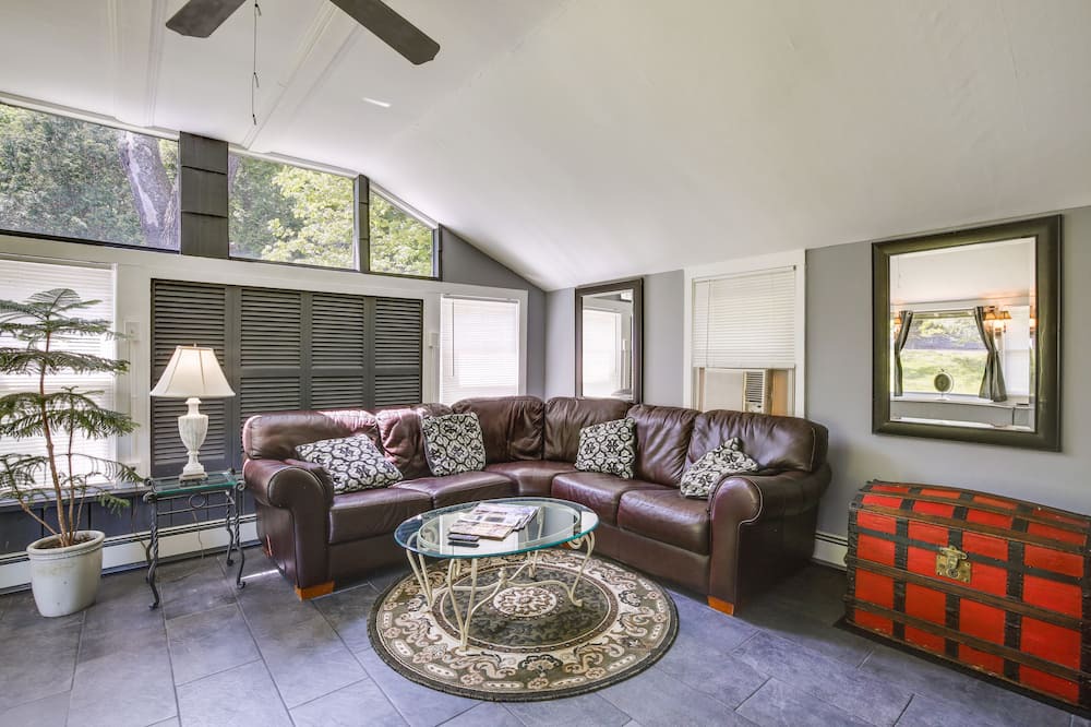 Photo of Livingroom in Cold Spring