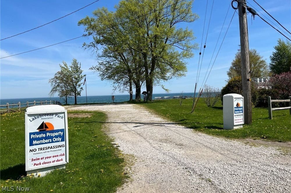 Photo of Outdoor in Lake Breeze Park